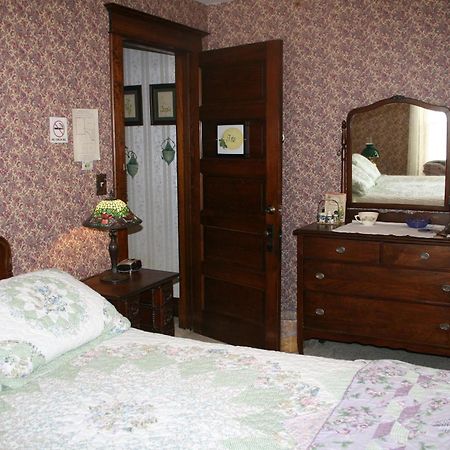 Serendipity Bed And Breakfast Саугатук Екстериор снимка