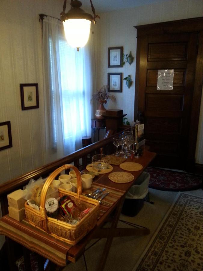 Serendipity Bed And Breakfast Саугатук Екстериор снимка