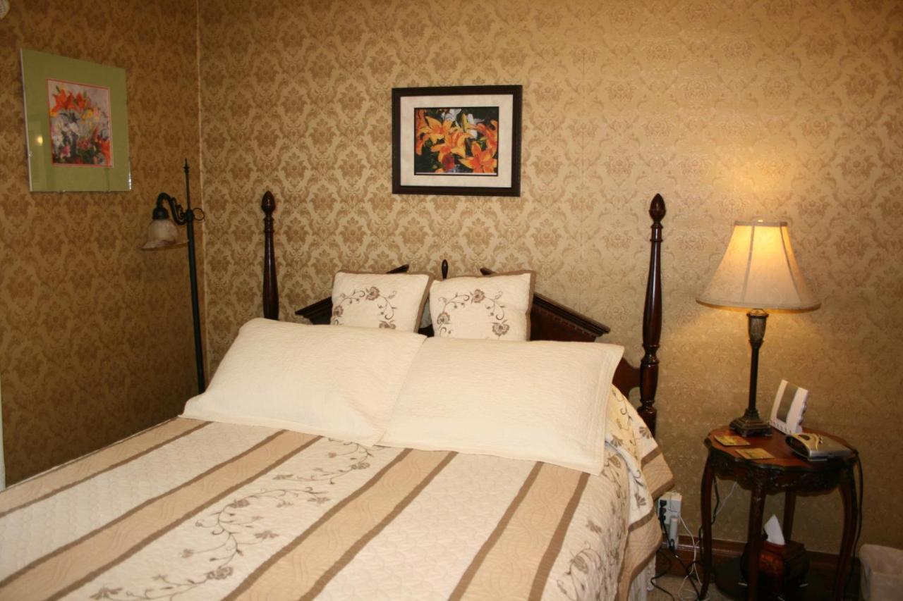 Serendipity Bed And Breakfast Саугатук Стая снимка
