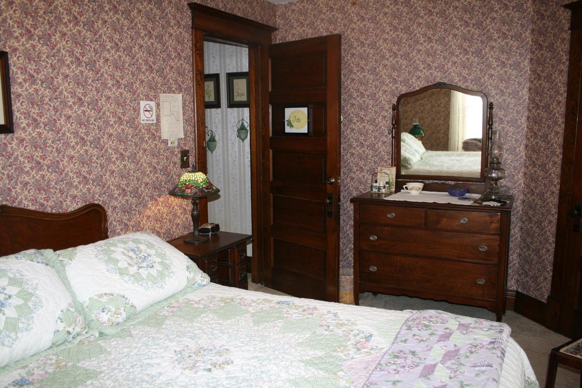 Serendipity Bed And Breakfast Саугатук Екстериор снимка